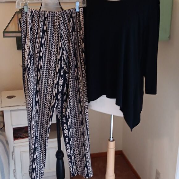 Serengeti Set of Pants and Top - Picture 2 of 12